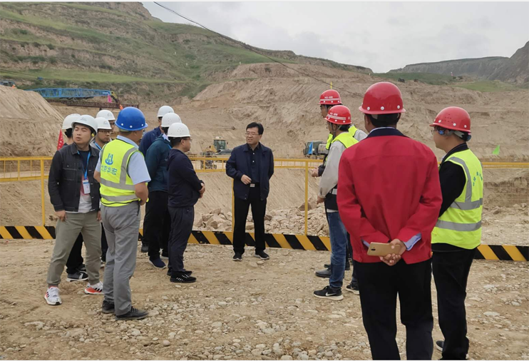 甘肅路橋投資公司王董事長一行到安臨項(xiàng)目檢查1.png