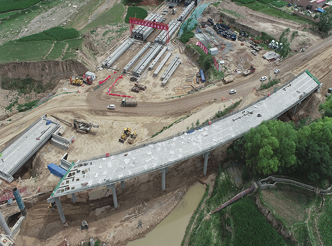 2021年6月匝道橋進(jìn)入橋面施工階段